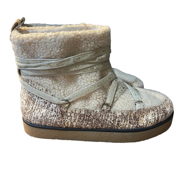 “HP” House of Harlow Sadie Winter Boots NWOT - Picture 2 of 7